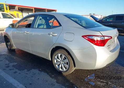 2015 Toyota Corolla Le z USA, uszkodzony, nr VIN 5YFBURHE1FP364847